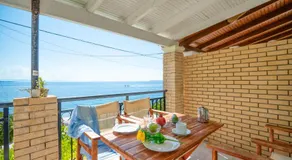 Kaminaki Beachfront Apartments - Image 3