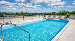 Luxury Rooftop Pool & Dock Steps to Downtown - Image 5
