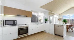 The Victoria Apartments - Image 2