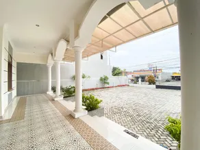 Urbanview Raden Mansion Jember - Image 4