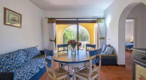 Appartement \"Trilocale Fiordaliso\" avec vue mer, terrasse et piscine partagée. - Image 2