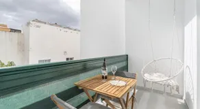Sunlit Modern Stay - Image 2