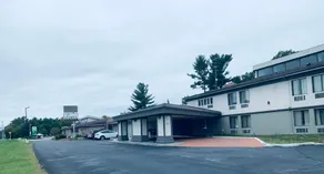 Ramada by Wyndham Stevens Point - Image 3