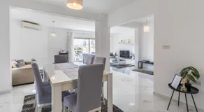 Stunning - SunnySide 3-Bedroom - Image 3