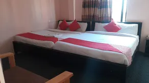 Lake and yeti hotel - Image 5