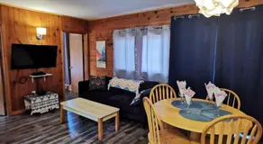 Knotty Pine Cottages, Suites & Motel Rooms - Image 5