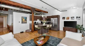 Top-Floor Loft , Downtown Views, Free Parking - Image 2
