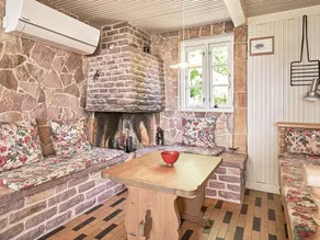 6 person holiday home in Aakirkeby - Image 4