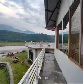 River Dine Hotel & Restaurant - Image 2
