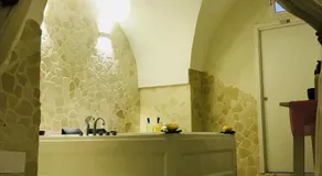 26 Suite Home - Image 3