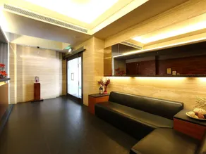 Royal Garden Hotel - Image 2