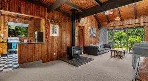 Lakeside Villa - Lake Rotoiti Holiday Home - Image 4