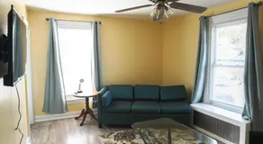 Lincoln Manor - Newly Renovated, 1mile from PHL Airport and Sports Stadiums - Image 2
