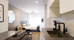 6768 - 402 · Blue Oasis Studio with Full Kitchen and Bath by Denstays - Image 2