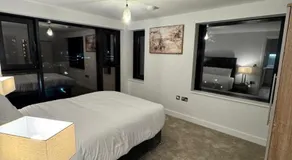 Apartment with Terrace in Uxbridge - Image 2