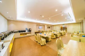 Vienna International Hotel Zhuhai Golden Phoenix - Image 4