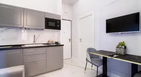 Rome Deluxe Apartments - Image 2