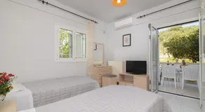 En Elladi Apartment - Image 2
