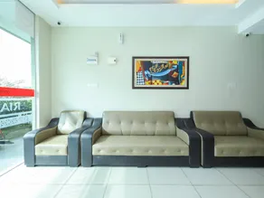 OYO 89839 Riaz Hotel - Image 3