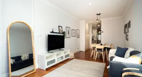 Spacious Glebe Luxe House 2BR, 2BA, Free Lockable Parking and Entertainer's Kitchen - Image 2