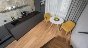 Fully renovated stylish duplex in a convenient location - Image 2