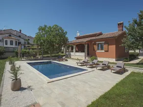 Villa in Peroj with Private Pool & Near Beach - Image 5