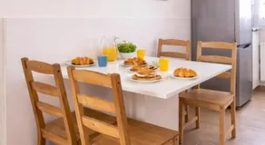 Comfort 14 - Quiet City Apartment with Free Parking - Image 3