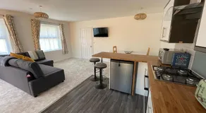 Quiet and Central, Modern Bungalow - Image 2