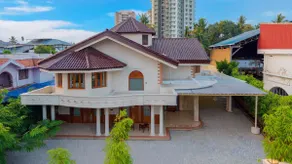 ELIVAAS Signature Valiyaveetil Mansion 5-BHK Mansion With Private Pool, Home Theatre & Garden Near New Marine Drive - Image 5