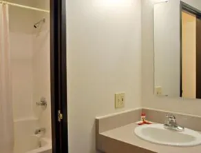Northwoods Inn and Suites - Image 3