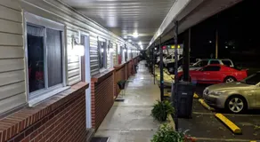 Budget Inn - Image 5