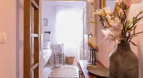 Rustic house in Ano Syros - Image 4