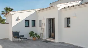 Design Villa with Private Pool - Image 4