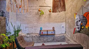 Urban Hostal Bar - Image 4