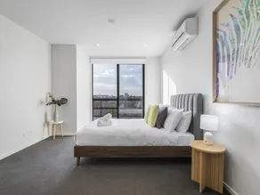 Northcote 3-bed Townhouse Near Cafes & Shops - Image 2