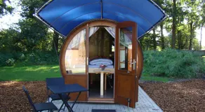 Family room, shared shower/bath, 1 bed room - Image 3