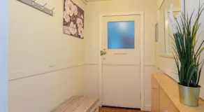 Free Parking - City Centre - 3 Bedrooms - 5 Guests - Image 4