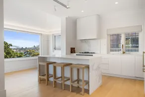 Executive 2BR Apt with Balcony near Yarranabbe Park - Image 3