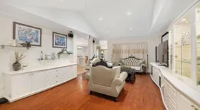 Spacious 4BR Waterfront Stay Pool Table AC - Image 3