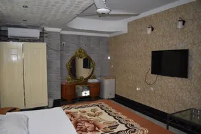 Hotel Alpine - Image 2