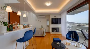Sky Suite with View & Jacuzzi - Image 3
