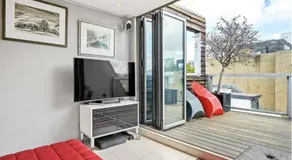 4-Bedroom House-Sleeps 15-Central London-Lift and Roof Terrace - Image 2