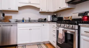 2 Bedroom Unit w Elevator & In-Unit Laundry - Image 5