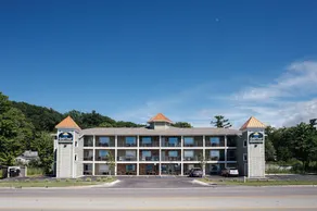 Gold Coast Inn - At the Bay in Traverse City - Image 4