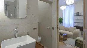 Bright Apartment Near the Beach and Old Port - Image 2