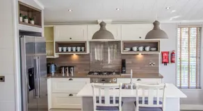 High Oaks Grange - Contemporary Lodges - Image 4