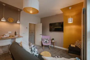 Blooms Apartment - Image 2