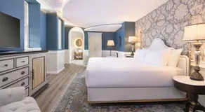 Glenwood Hot Springs Resort - Image 2