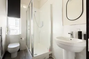 Crown Street Aparthotel - Image 5