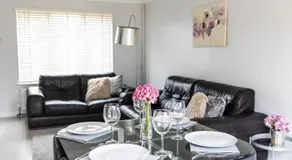 Lovely House in Welwyn with Garden and Off road parking - Image 3